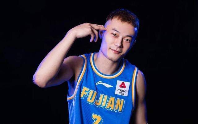 齐尔克泽本赛季在博洛尼亚出场19次打进8球助攻4次，球员身价3000万欧。